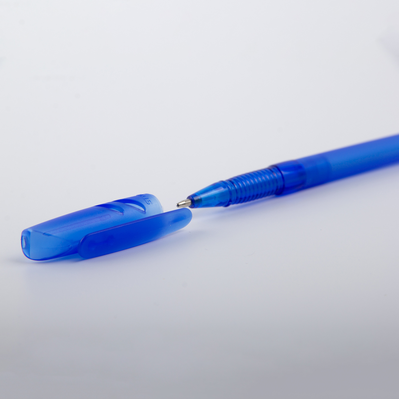 Transparent Plastic Ballpoint Pen With Venture Cap3