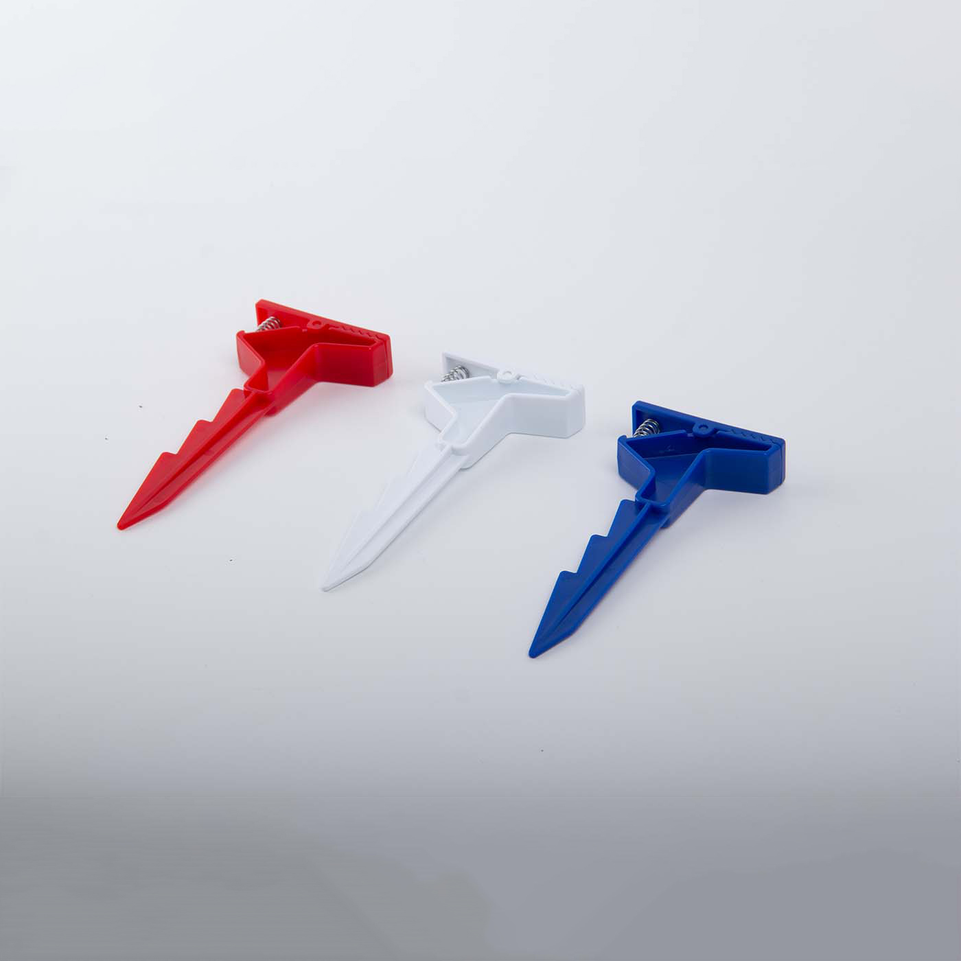 Beach Towel Anchor Stakes Clamp1