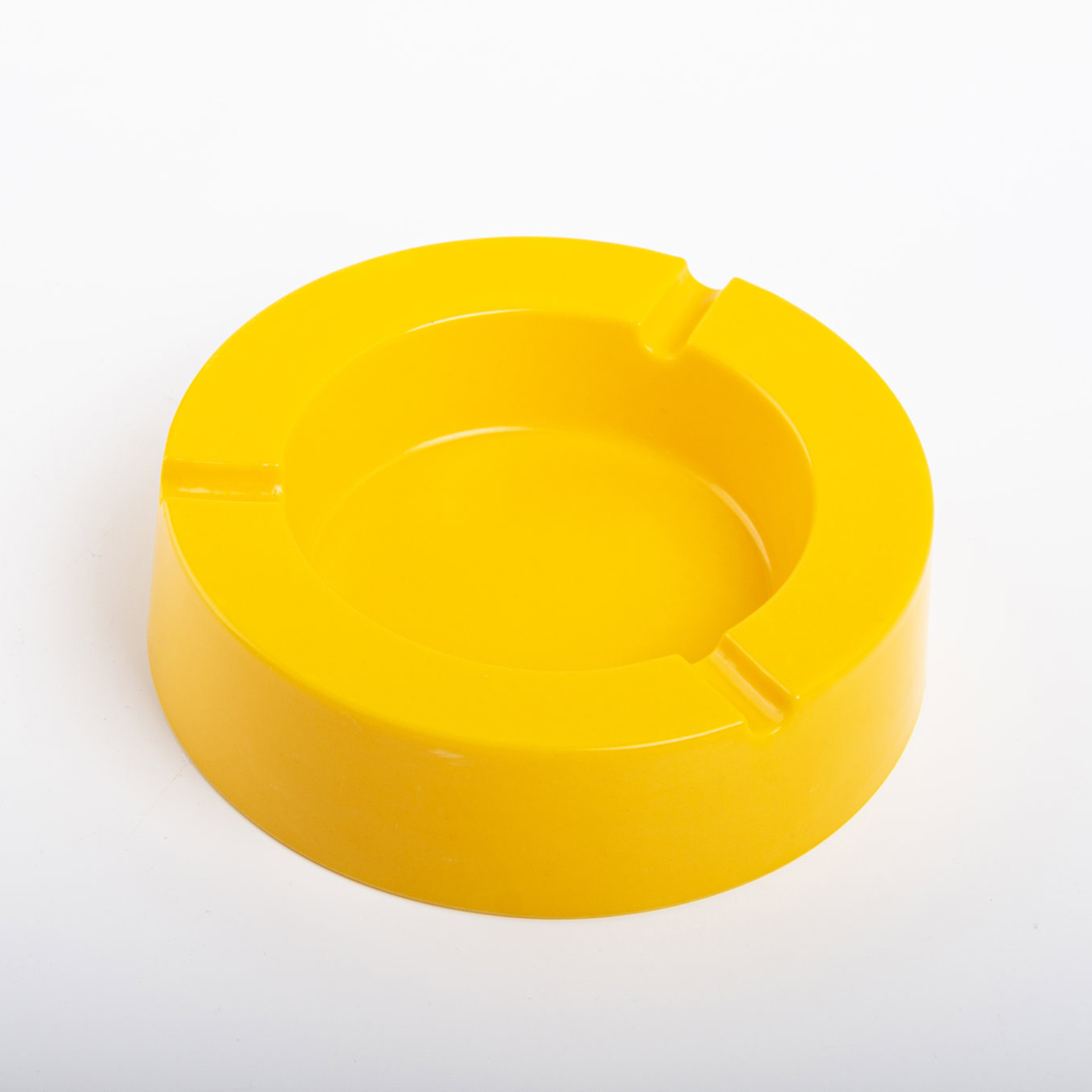 Custom Round Plastic Ashtray2
