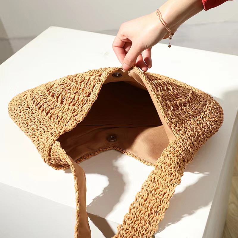 Straw Braided Circle Tote Bag1