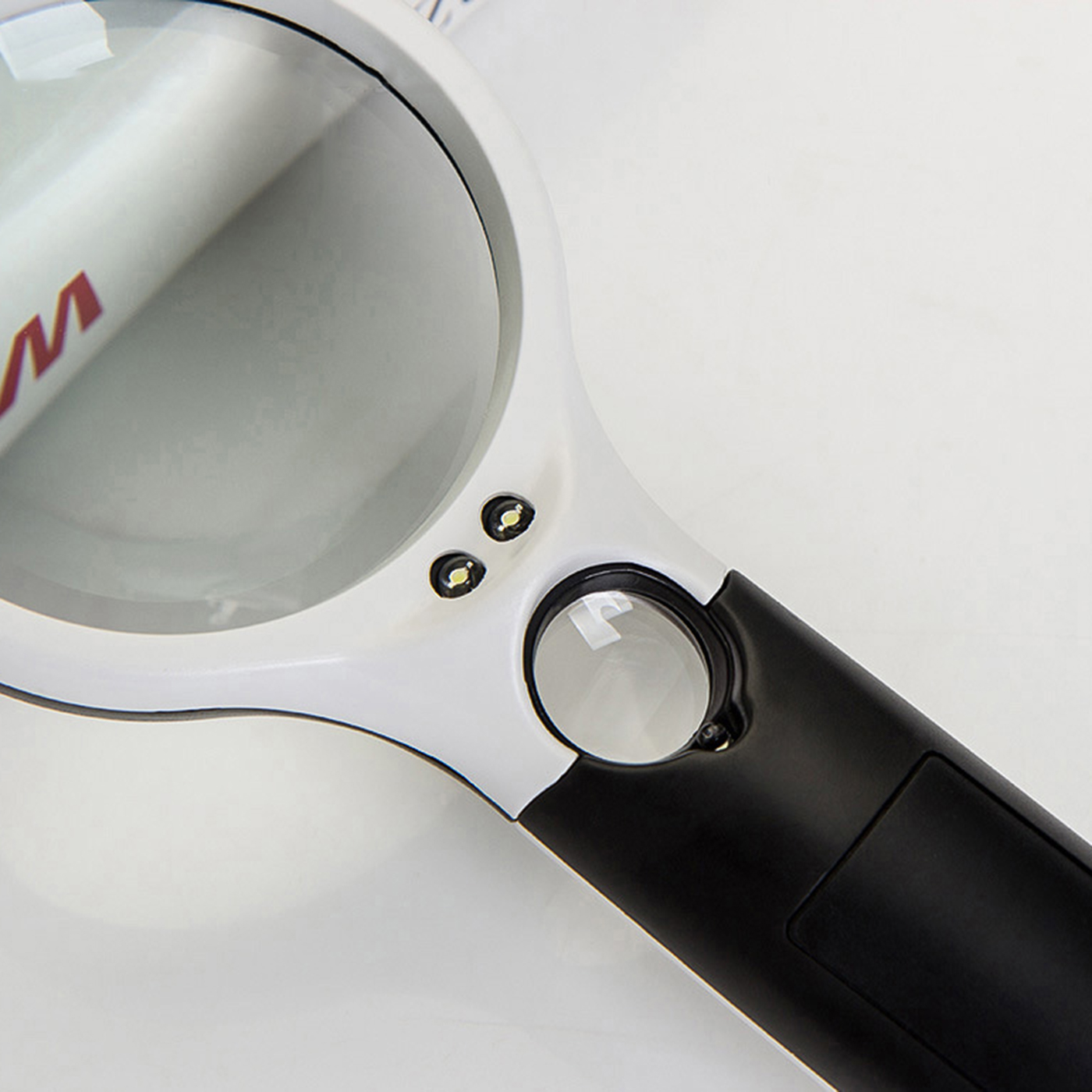 Magnifying Glass With LED Light2