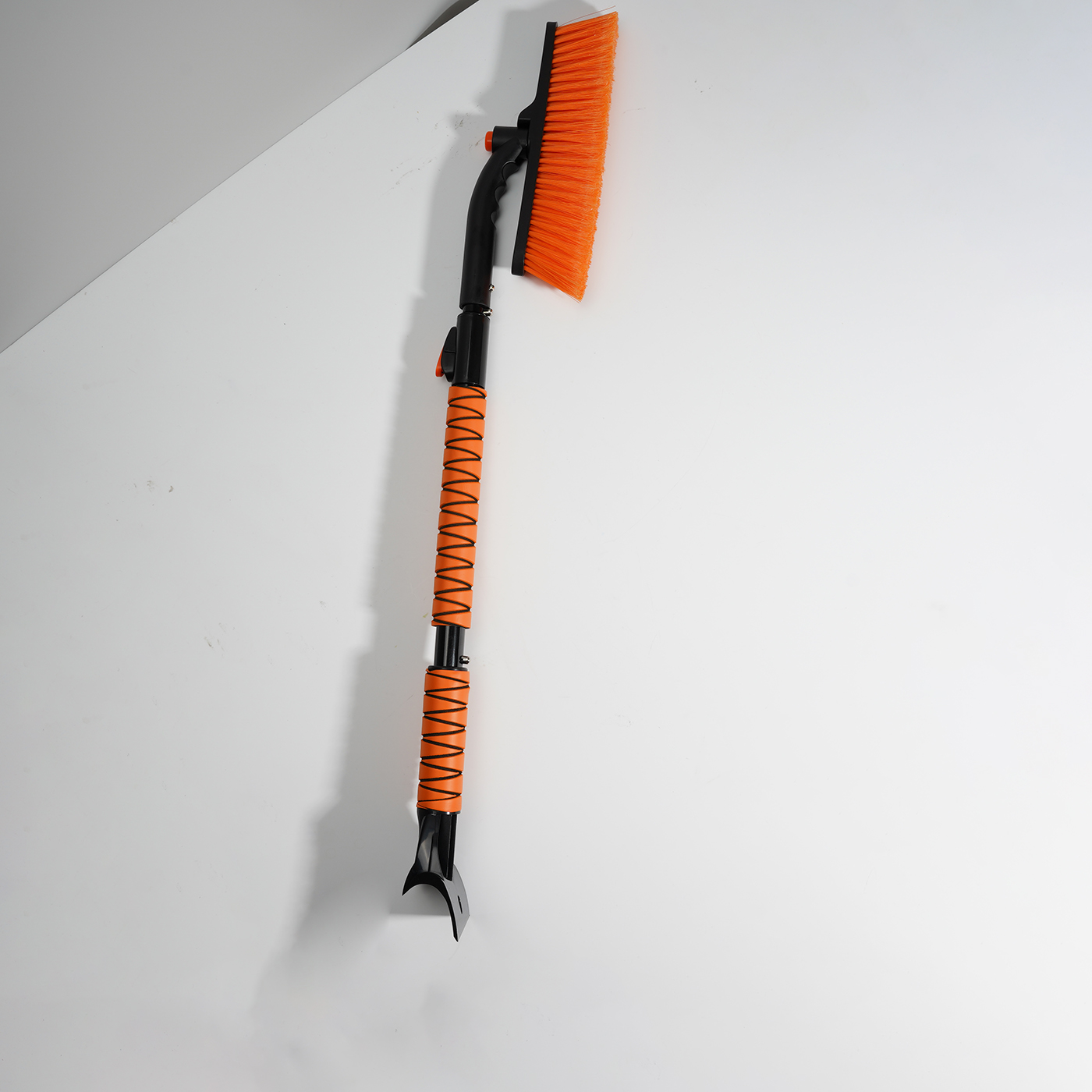 Extendable Snow Brush With Ice Scraper4