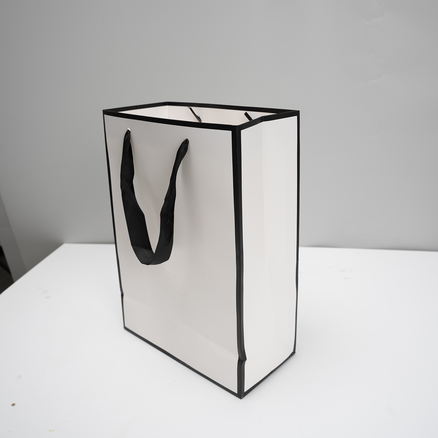 Custom White Cardboard Gift Bag2