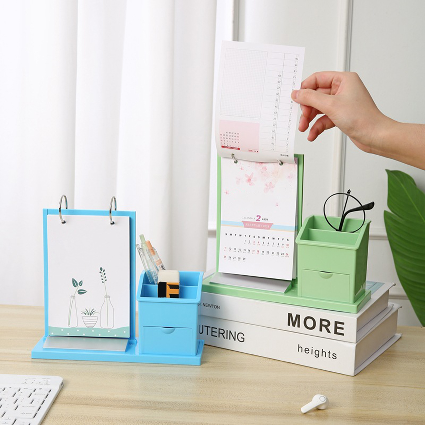 Desk Pen Holder With Calendar2