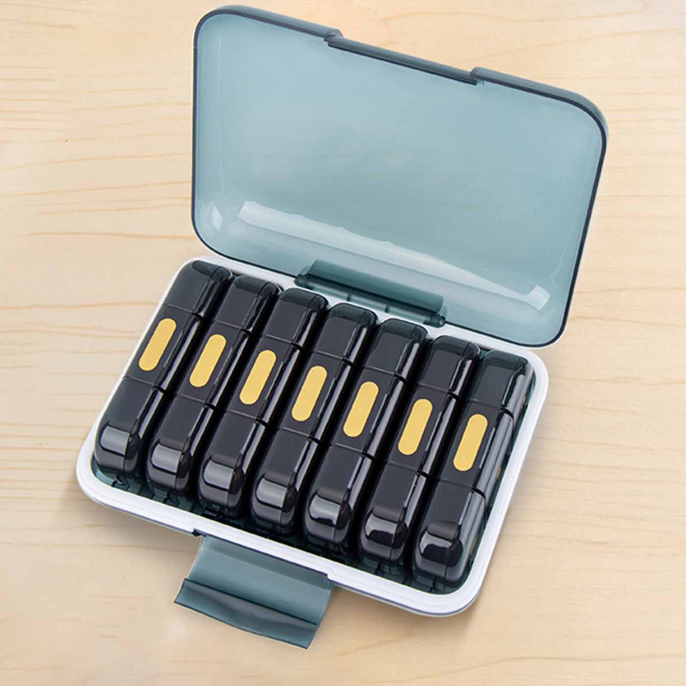 Portable Pill Box With 7 compartments2