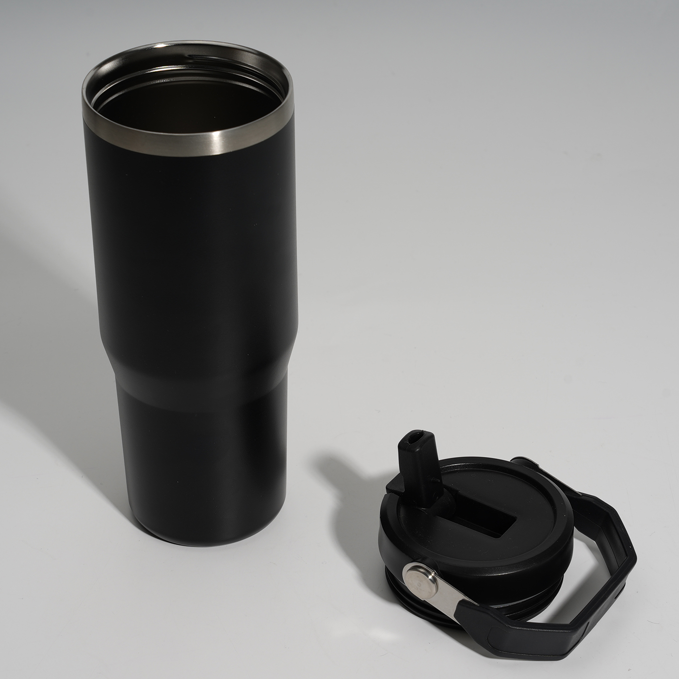 Insulated Travel Mug With Flip Straw And Handle2