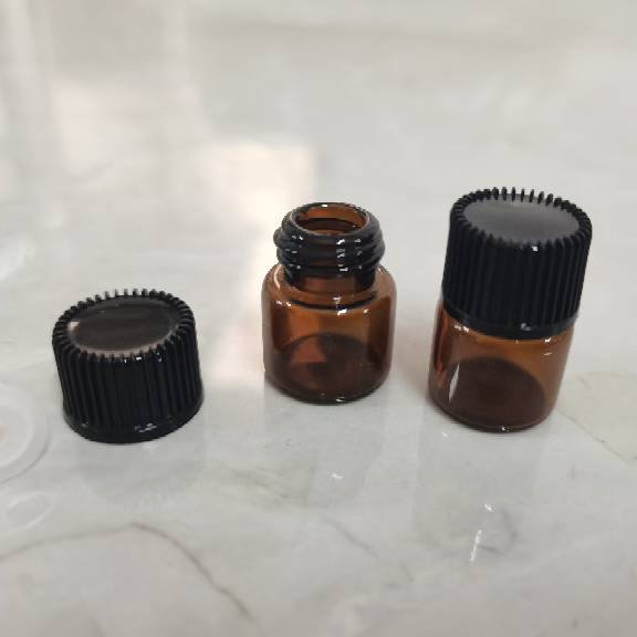 1ml Glass Essential Oil Bottle3