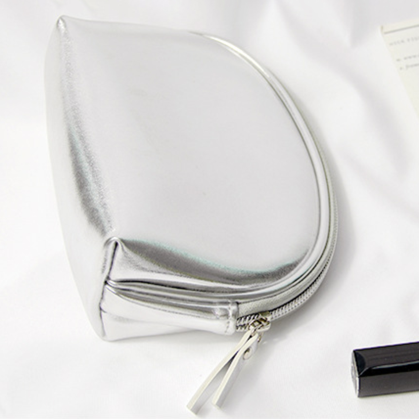 Shell Shaped Zipper Toiletry Bag3