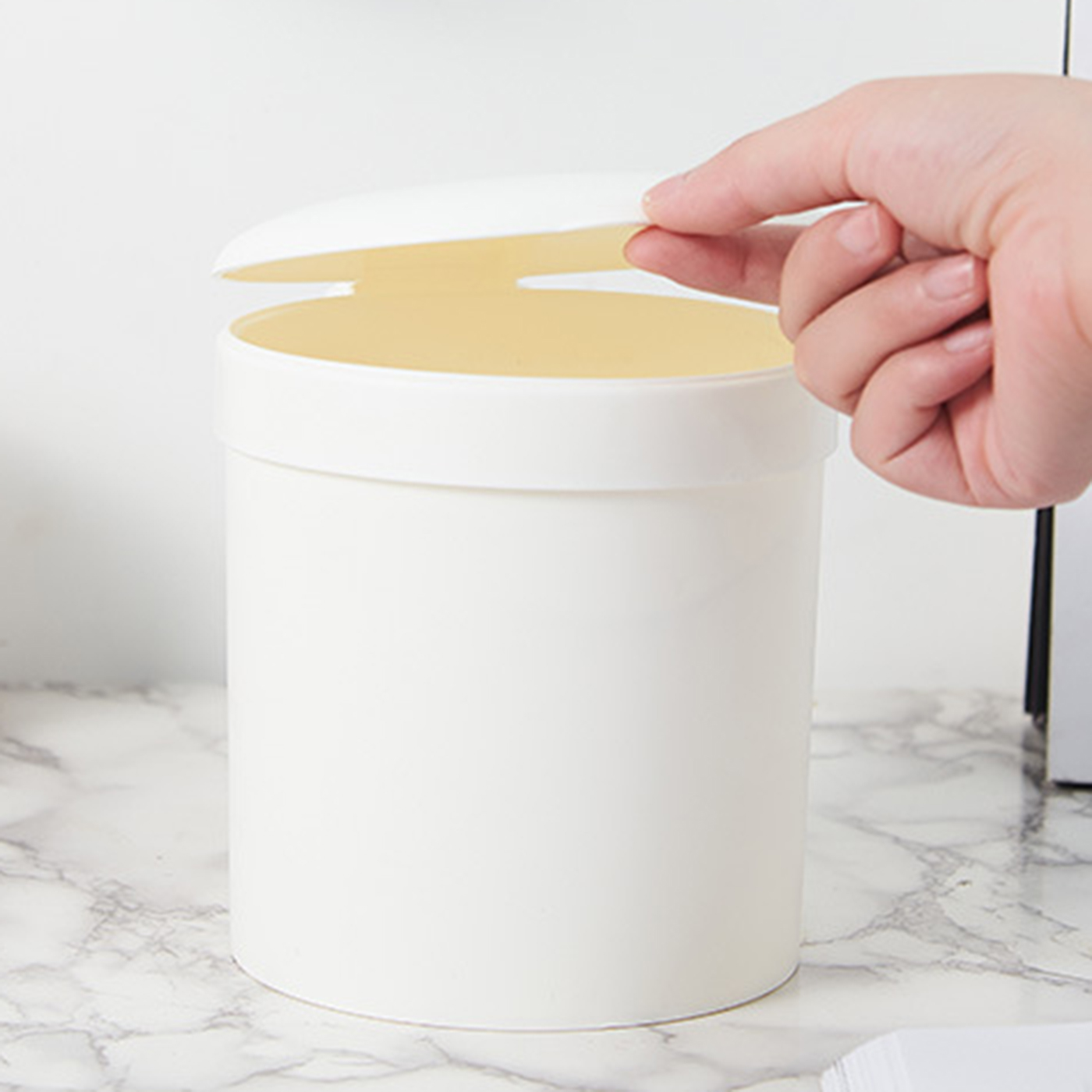 Mini Desktop Trash Can3