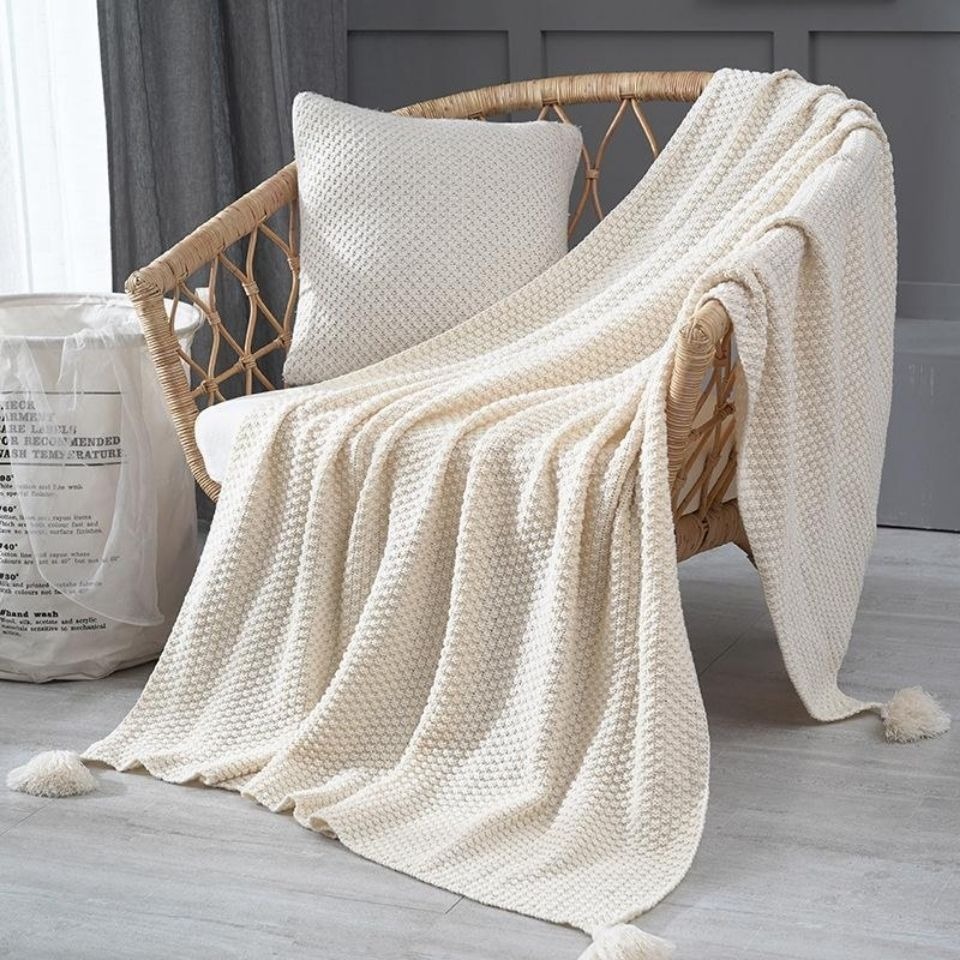 Knitted Blanket With Tassels3