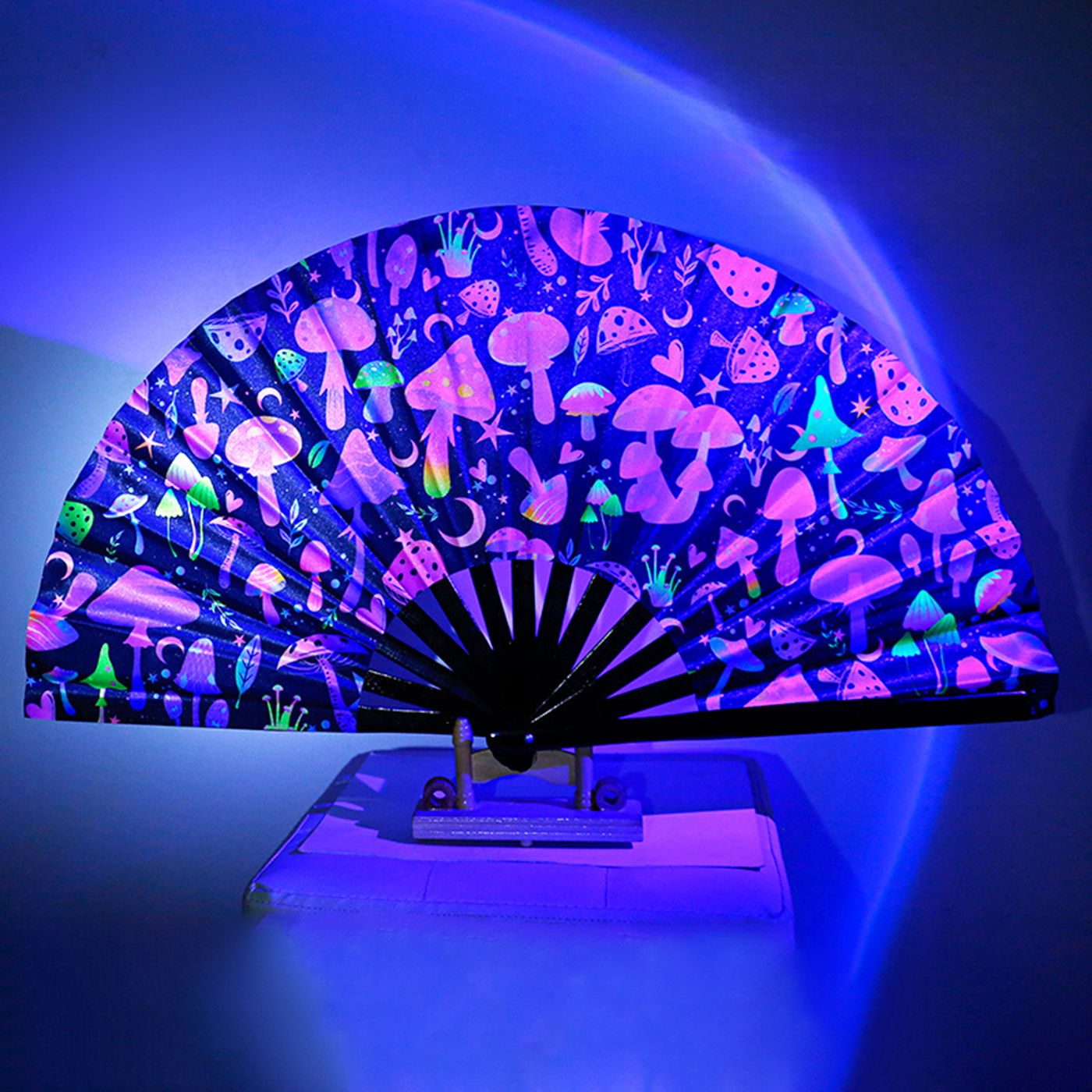 Custom Folding Glow-in-the-dark Fan3